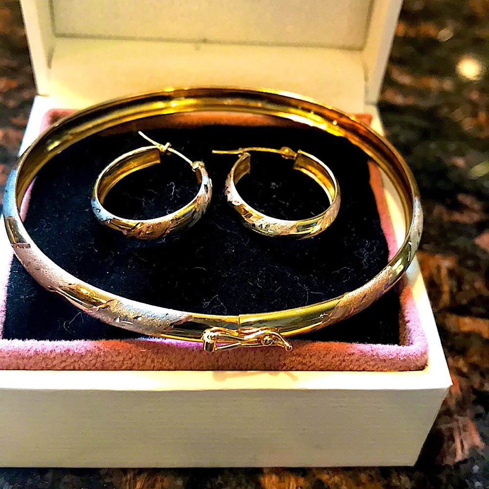 10K bangle & earrings set. Gold, white, rose twist